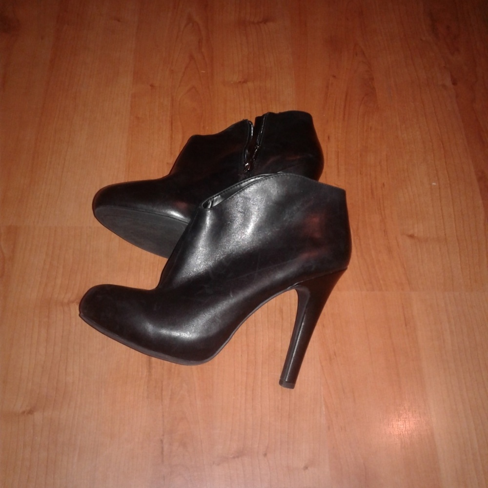 Jessica Simpson Black Leather Booties 7